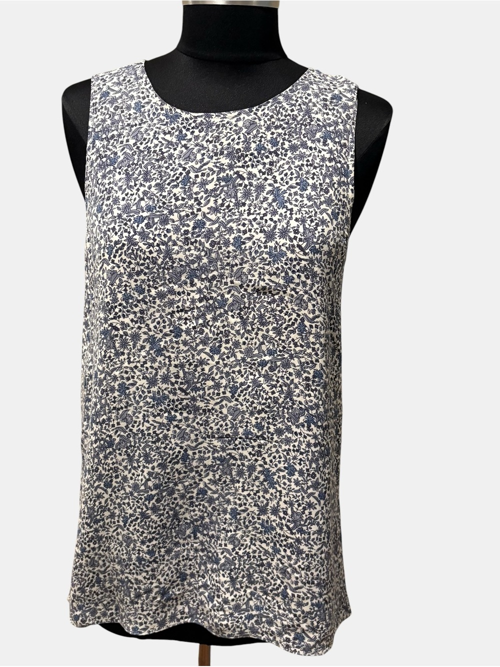 Theory white and Blue silk Floral Sleeveless Tank size M
